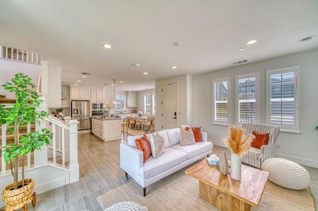 267 Sandy Gulch Drive, Marina CA: https://media.crmls.org/mediaz/06bdca76-ebc6-4221-8512-147264b886a0.jpg