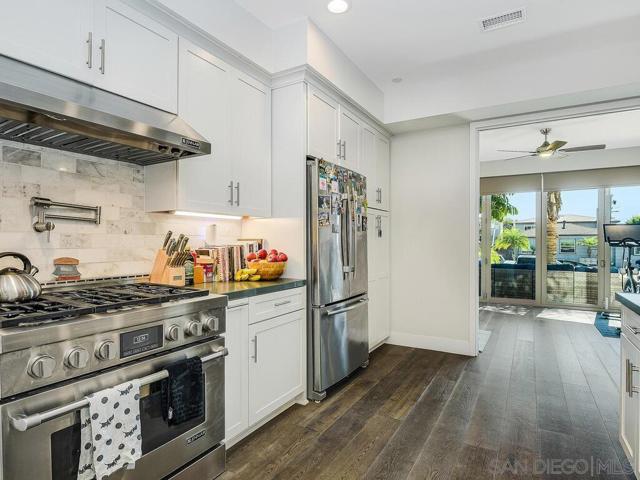 938 Opal St, San Diego CA: https://media.crmls.org/mediaz/06bdcc5e-fd5d-46ce-8edf-8ae7d8c80c5f.jpg