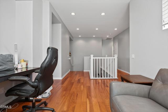 6573 Pinnacle Court, Moorpark CA: https://media.crmls.org/mediaz/06bdee07-cb7e-43c9-a2b9-7f6ce6e4dbc0.jpg