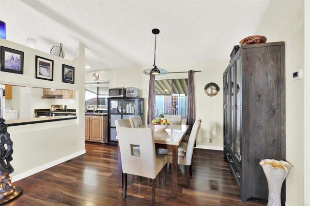 Detail Gallery Image 6 of 29 For 2750 Wheatstone St #203,  San Diego,  CA 92111 - 3 Beds | 2 Baths