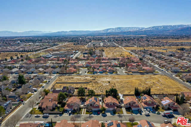 3626 W Avenue J2, Lancaster CA: https://media.crmls.org/mediaz/06be1700-0483-4e97-8812-27a00c6326ef.jpg