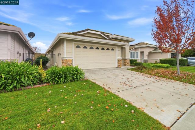 443 Mandarin Cir, Vacaville CA: https://media.crmls.org/mediaz/06be1736-b64f-4a50-8738-f2a7d4c63fe2.jpg