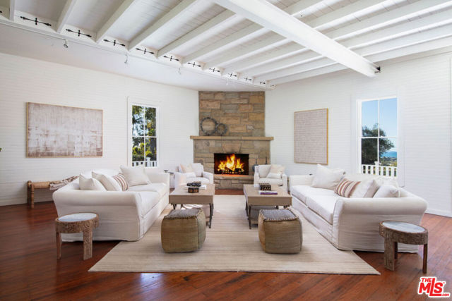 1835 Santa Monica Road, Carpinteria CA: https://media.crmls.org/mediaz/06be39a0-37cc-403d-bade-214d19541166.jpg