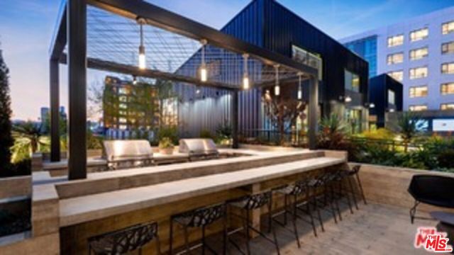 695 S Santa Fe Avenue, Los Angeles CA: https://media.crmls.org/mediaz/06be39e9-15c8-43ff-8b75-32ff4bb19b57.jpg
