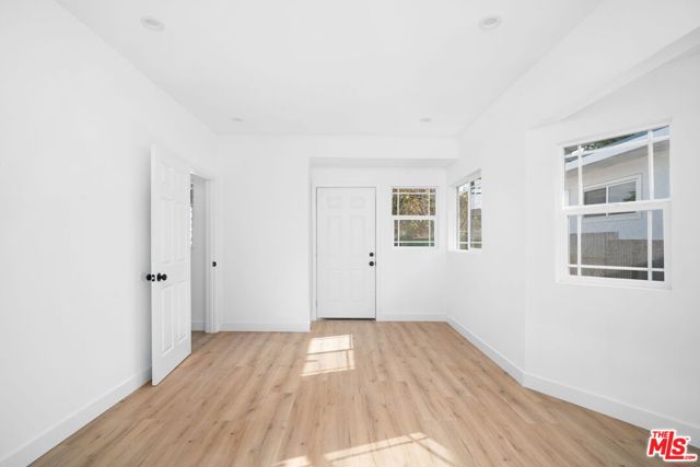 1050 W 48th Street, Los Angeles CA: https://media.crmls.org/mediaz/06bebf35-2347-4cb3-a226-89f33415c7f2.jpg