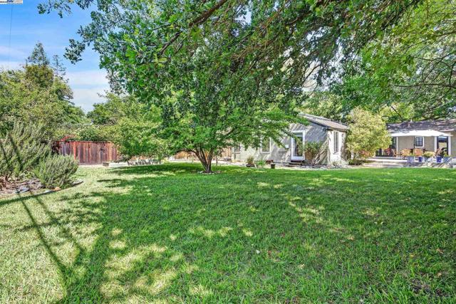 203 Roberta Ave, Pleasant Hill CA: https://media.crmls.org/mediaz/06becc20-00d9-4402-9339-86372ebdbc1c.jpg