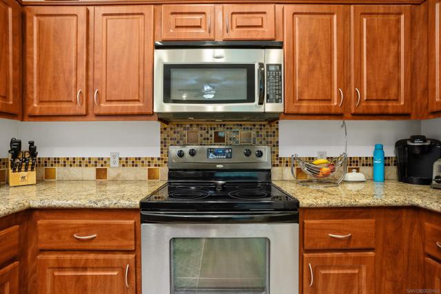 18515 Caminito Pasadero, San Diego CA: https://media.crmls.org/mediaz/06bed5b8-c6c4-405f-aa03-40bbb9718387.jpg