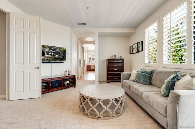 571 Lynwood Dr, Encinitas CA: https://media.crmls.org/mediaz/06beeca0-fc3b-416d-ab84-805f81c7ae57.jpg