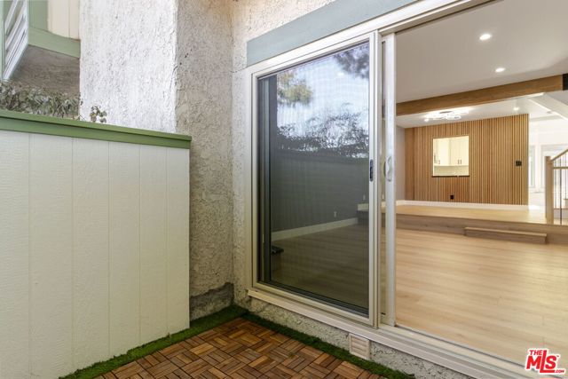 7550 Zombar Avenue, Van Nuys CA: https://media.crmls.org/mediaz/06bef904-3e23-44c0-a077-60b761f2e838.jpg