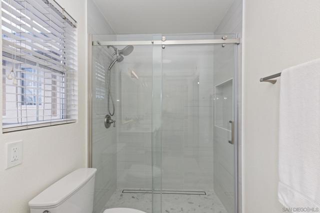 11927 Dapple Way, San Diego CA: https://media.crmls.org/mediaz/06bf1f25-3c2d-4b5d-8210-dea9007f9420.jpg