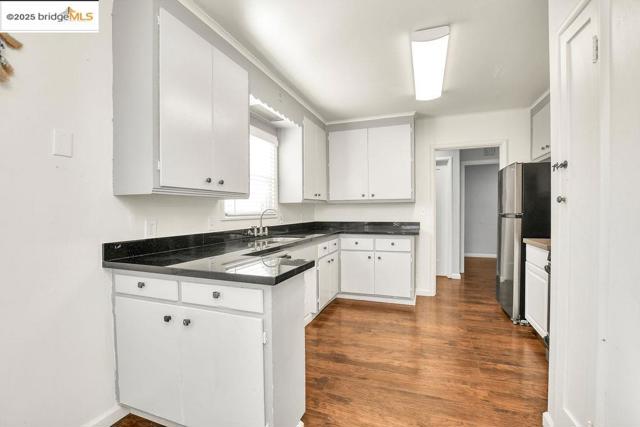 1711 D St, Antioch CA: https://media.crmls.org/mediaz/06bf44bc-b509-47b0-a3a0-a0c44f7ee3a0.jpg