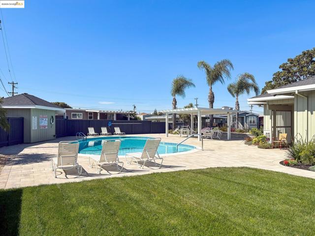 114 Zartop St, Oakley CA: https://media.crmls.org/mediaz/06bfccc0-164f-46e4-9f5e-8860a7c4511c.jpg