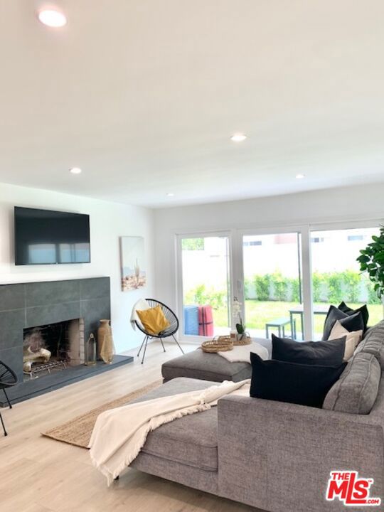 5630 Vantage Avenue, Valley Village CA: https://media.crmls.org/mediaz/06bfde69-8e3d-4274-b27b-2b393c67e5eb.jpg