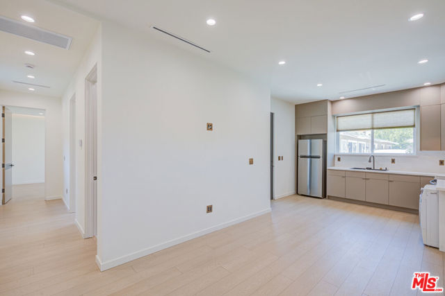 11334 Oxnard Street, North Hollywood CA: https://media.crmls.org/mediaz/06bffcc9-7865-4f65-8bd4-612a266eba22.jpg