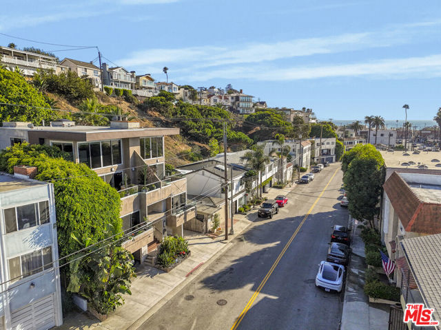 364 Pershing Drive, Playa del Rey CA: https://media.crmls.org/mediaz/06c0a5ee-8665-42a1-96a4-b8ea6a3e3eb6.jpg