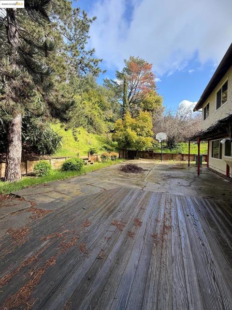 3593 Morningside Dr, Richmond CA: https://media.crmls.org/mediaz/06c0d84f-4e3d-4a2e-a3fa-6193422bbfdf.jpg