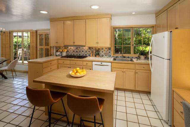 453 N California Avenue, Palo Alto CA: https://media.crmls.org/mediaz/06c16239-f53d-4223-833f-3b197cf7273c.jpg