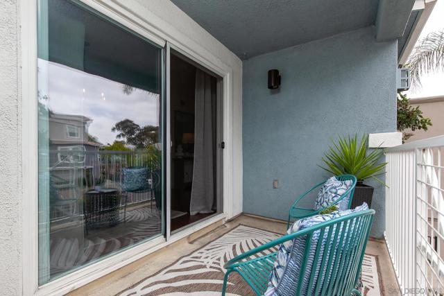3528 Shoreline Bluff Ln, San Diego CA: https://media.crmls.org/mediaz/06c1e6aa-164b-4f33-8342-013844b6f982.jpg