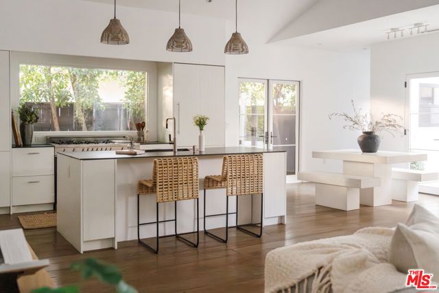 4128 Baywood Street, Los Angeles CA: https://media.crmls.org/mediaz/06c2b008-b2d7-40a2-b347-5db325c40b2f.jpg