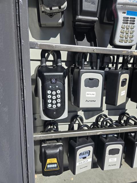 1080 Park Blvd, San Diego CA: https://media.crmls.org/mediaz/06c2f0cc-665c-4adc-8fcf-c60117da65d8.jpg