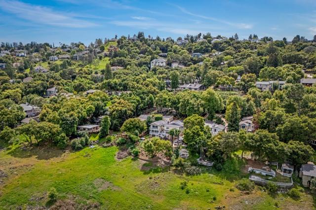 17480 Hoot Owl Way, Morgan Hill CA: https://media.crmls.org/mediaz/06c2f61a-3a37-4648-b5be-b8268865cd6c.jpg