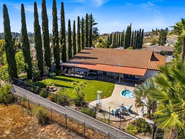 17109 Cloudcroft Dr, Poway CA: https://media.crmls.org/mediaz/06c3c139-324f-4c45-8dff-eca337cdfa3e.jpg
