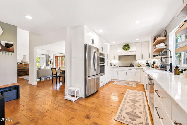 497 Azalea Street, Thousand Oaks CA: https://media.crmls.org/mediaz/06c3fb10-fbfa-4f70-a826-9e907b38d8f3.jpg