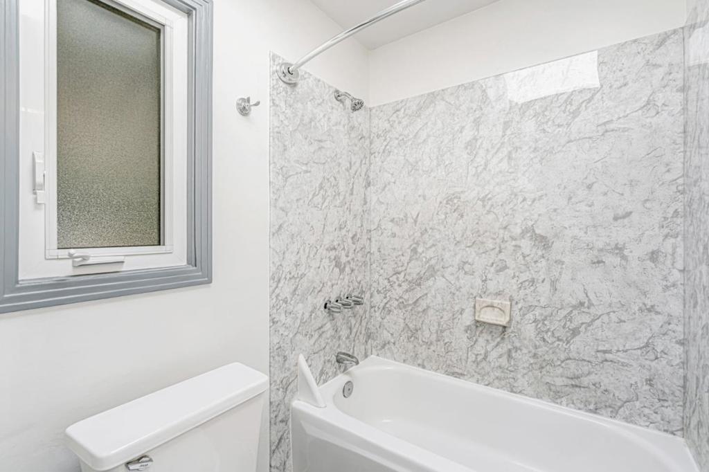 https://media.crmls.org/mediaz/06c41b32-2672-434d-8037-d233c18a2c3b.jpg?preset=X-Large