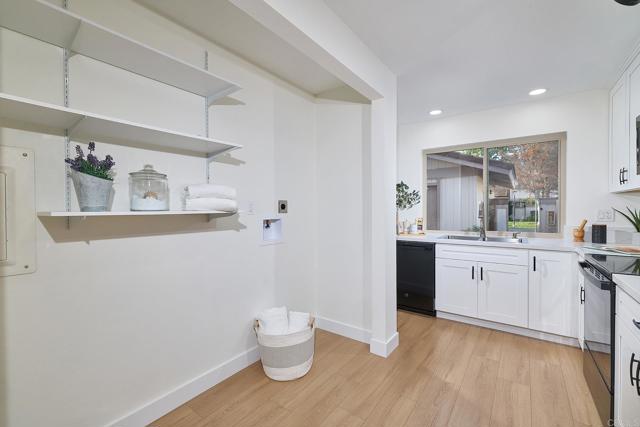 Detail Gallery Image 15 of 39 For 11364 Poblado Rd, San Diego,  CA 92127 - 2 Beds | 1/1 Baths