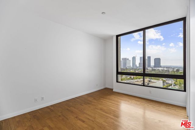10350 Wilshire Boulevard, Los Angeles CA: https://media.crmls.org/mediaz/06c4d7ed-ba86-4068-b701-6cffbaeef306.jpg
