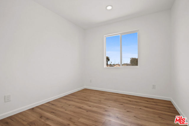 649 1/2 W 92nd Street, Los Angeles CA: https://media.crmls.org/mediaz/06c4e8d9-8c1e-4978-8a52-7360dcdf486a.jpg