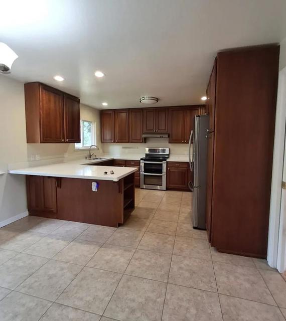 2273 Beckham Way, Hayward CA: https://media.crmls.org/mediaz/06c563a9-1a6c-46ad-b82f-e9319e871669.jpg
