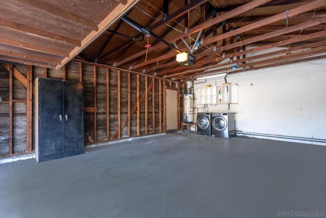 4975 Whipple Way, San Diego CA: https://media.crmls.org/mediaz/06c595fe-d4a2-4203-befd-9abb4c16a848.jpg