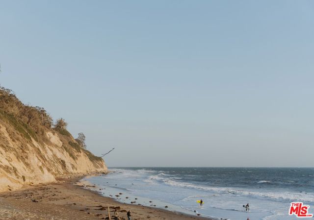 1060 Monte Drive, Santa Barbara CA: https://media.crmls.org/mediaz/06c5f400-eb10-47fe-851c-d135599d5494.jpg