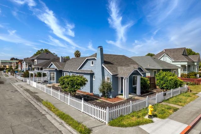 3710 Smith Street, Union City CA: https://media.crmls.org/mediaz/06c611a5-1ae8-4a72-b5b2-7a8997aa0e37.jpg