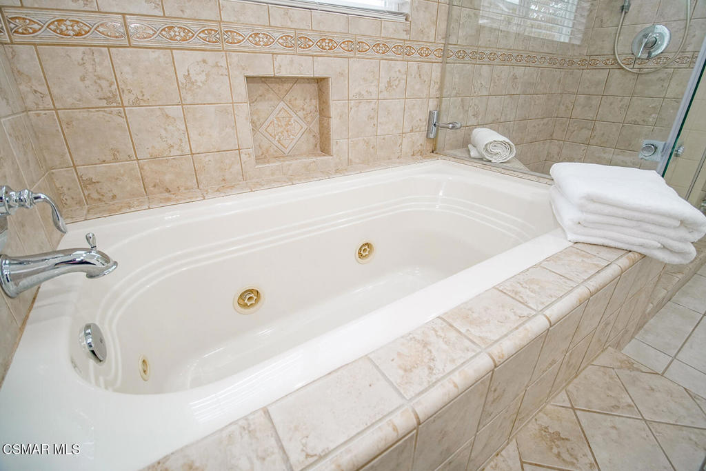 https://media.crmls.org/mediaz/06c68352-b036-4eb5-9417-89318737bccd.jpg?preset=X-Large