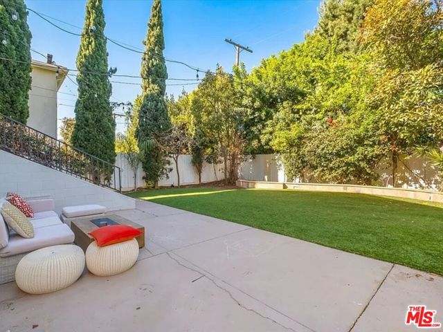 7939 W 80th Street, Playa del Rey CA: https://media.crmls.org/mediaz/06c6cbe9-7e55-48ec-bc7f-60cac3e1009e.jpg