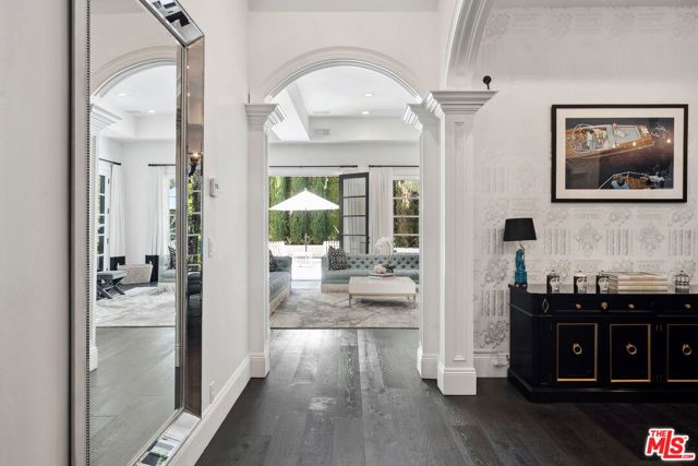 1600 Clear View Drive,  CA: https://media.crmls.org/mediaz/06c7160e-c33c-4448-86d5-7e8eb89d4fd1.jpg