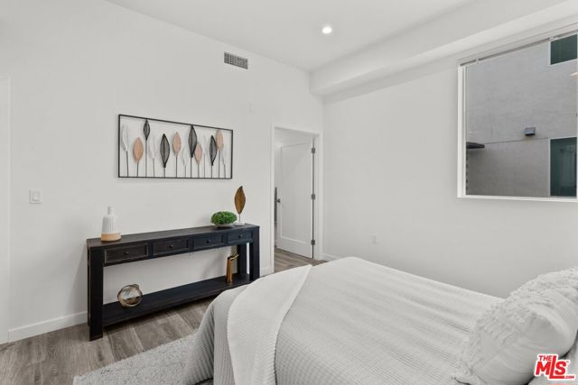 5110 Cahuenga Boulevard, North Hollywood CA: https://media.crmls.org/mediaz/06c73bf0-b544-431b-a679-345ccfabfc28.jpg