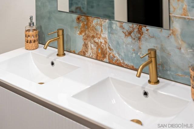 4911 Beaumont Dr, La Mesa CA: https://media.crmls.org/mediaz/06c789b3-ee07-485b-b50b-fc95d7668e12.jpg