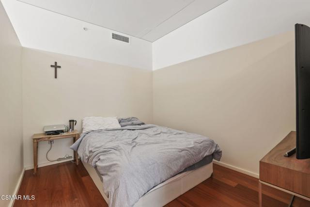 1155 S Grand Avenue, Los Angeles CA: https://media.crmls.org/mediaz/06c7b282-8284-487a-ad85-e7532227526e.jpg