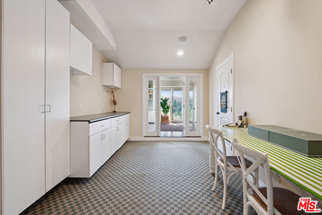 23306 Park Hacienda, Calabasas CA: https://media.crmls.org/mediaz/06c7d534-5089-4678-9b5c-2df9482eb464.jpg