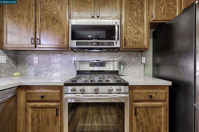 1795 Walnut Creek Dr, Santa Rosa CA: https://media.crmls.org/mediaz/06c7e289-1dc4-44c4-9ce6-37176b7841f9.jpg