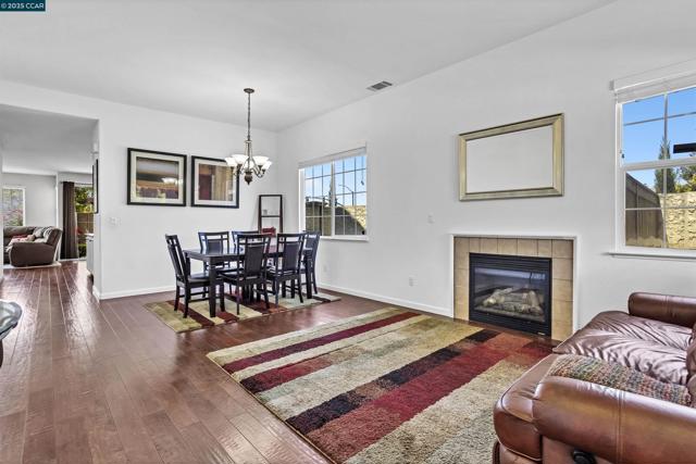 1186 Waverly Cir, Hercules CA: https://media.crmls.org/mediaz/06c7e71a-3115-4099-ad62-0ac8f0cb39ea.jpg