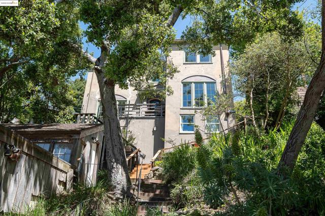 1001 Cragmont Ave, Berkeley CA: https://media.crmls.org/mediaz/06c85929-09f5-4560-947f-1f8d87eb80fe.jpg