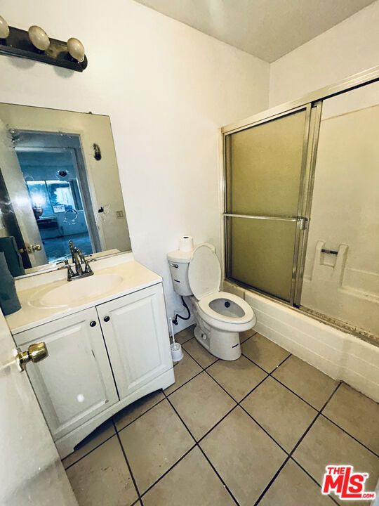 https://media.crmls.org/mediaz/06c90047-2345-4f0c-b82c-c8b9d96f4ab3.jpg?preset=X-Large