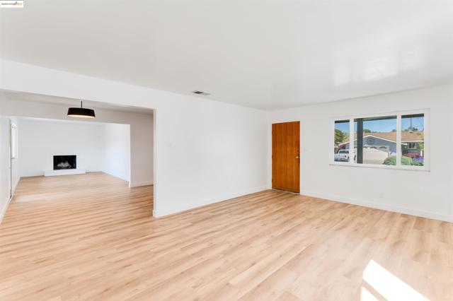 1908 New Jersey St, Fairfield CA: https://media.crmls.org/mediaz/06c9133b-b3eb-4b73-8918-7f92b7f9b8de.jpg