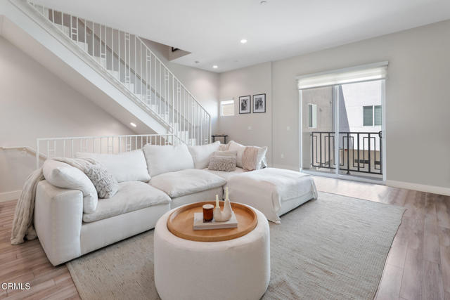 5664 Hazeltine Avenue, Sherman Oaks CA: https://media.crmls.org/mediaz/06c92672-b86d-408c-97c5-ef96bb9a892d.jpg