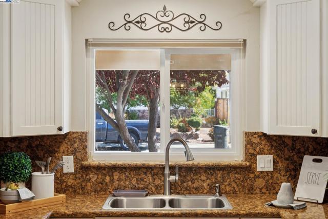 457 Coleen St, Livermore CA: https://media.crmls.org/mediaz/06c964ad-6348-4557-9a6f-f64e7ebe9b5a.jpg