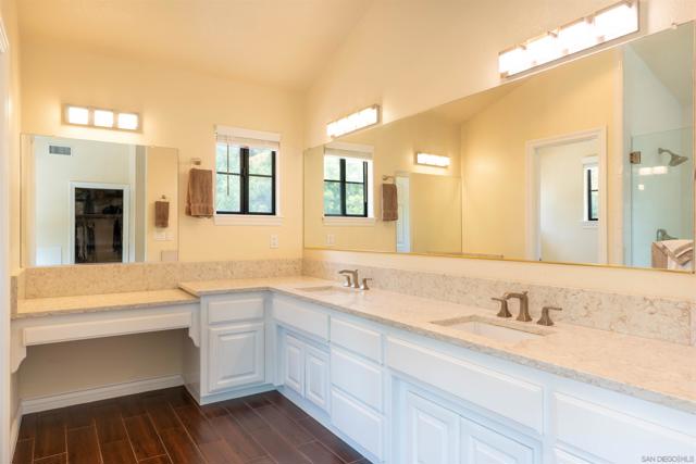 4514 La Canada, Fallbrook CA: https://media.crmls.org/mediaz/06c99818-1de7-4113-b2fd-3724ae0493ce.jpg
